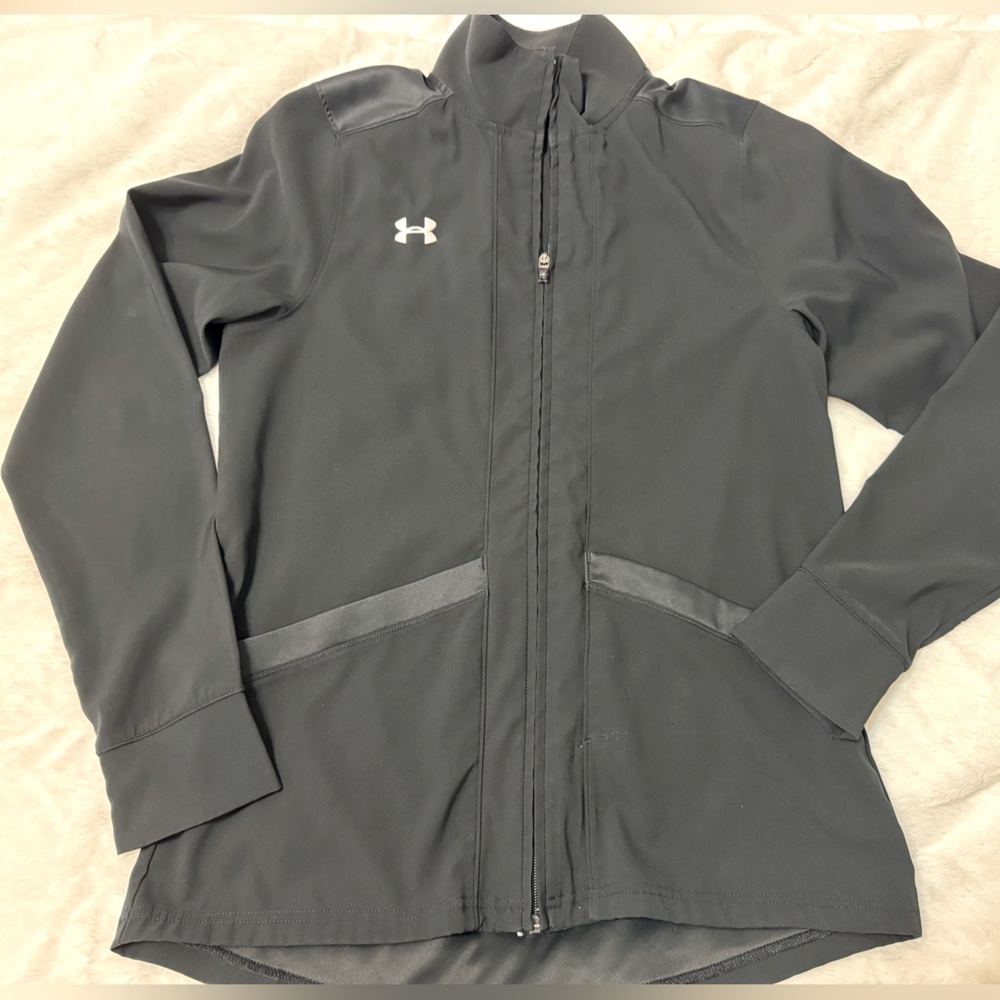 UA Women’s FULL ZIP. Size small, comfortable fit. Water resistant. BLACK